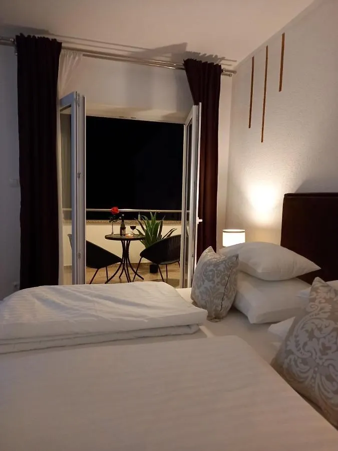Garfild 1 Guest House Novi Vinodolski