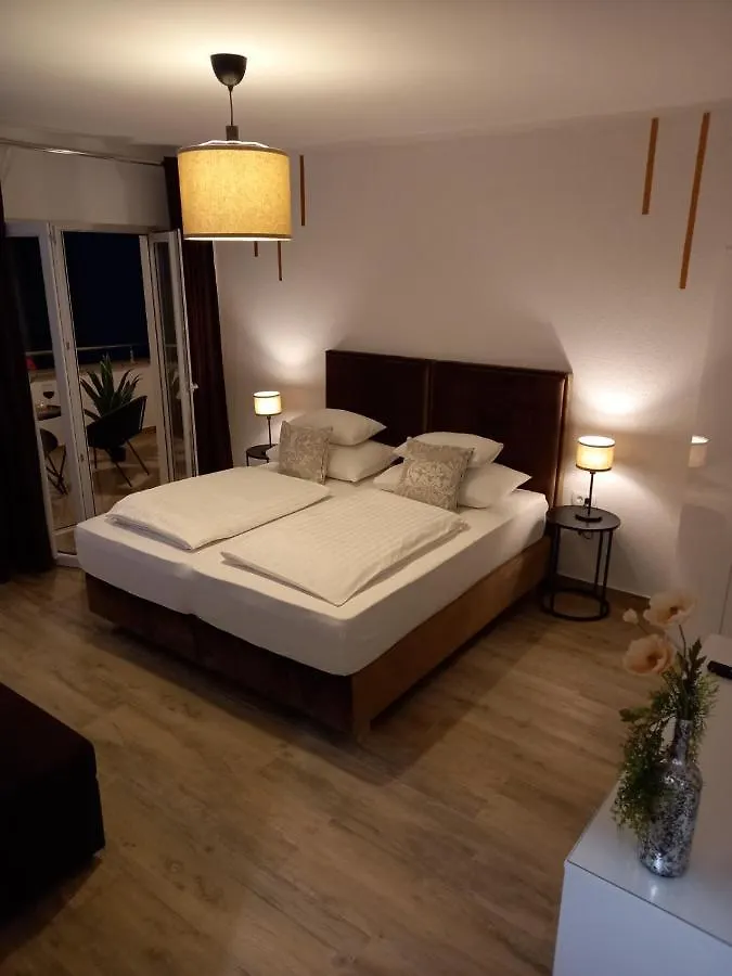Garfild 1 Guest House Novi Vinodolski
