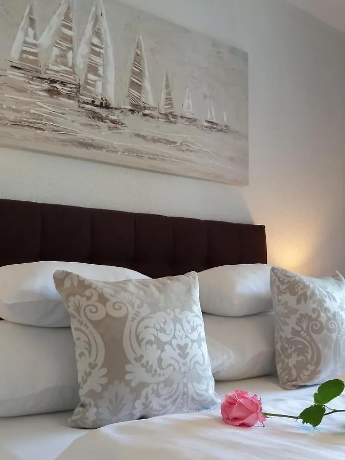 ****  Garfild 1 Guest House Novi Vinodolski Croacia